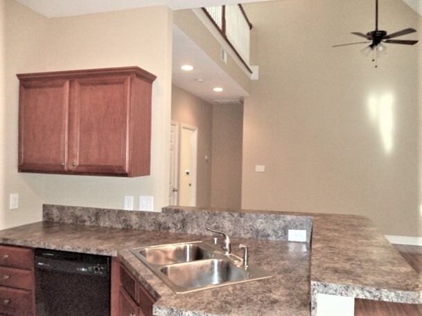 Building Photo - 10900 Parkgate Ln