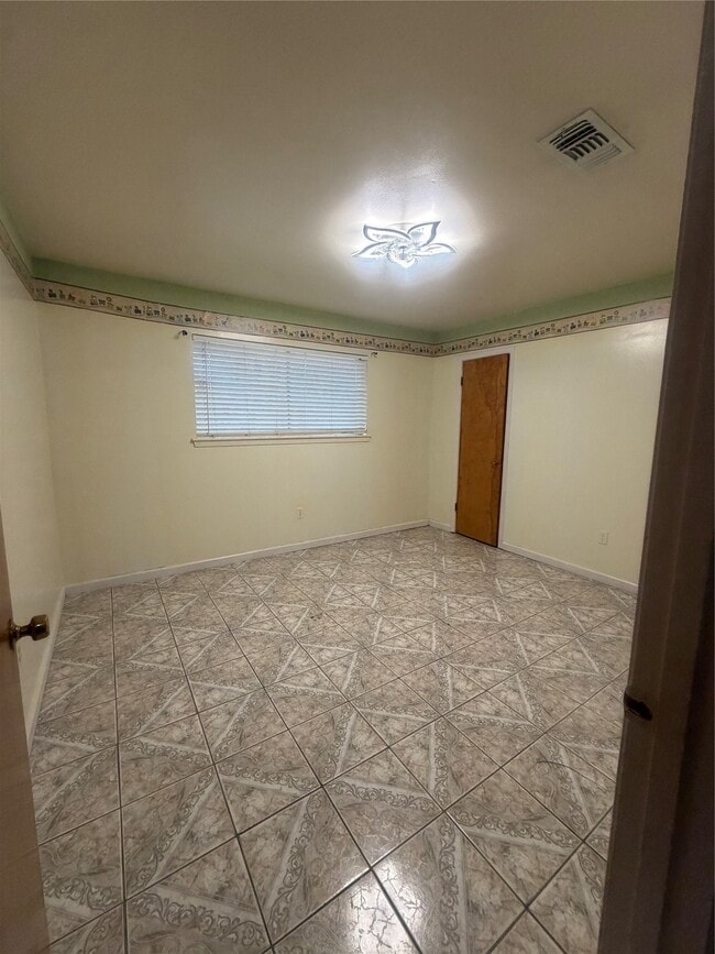 Building Photo - 10831 Overlea Dr