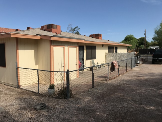 Building Photo - Superstition Villa