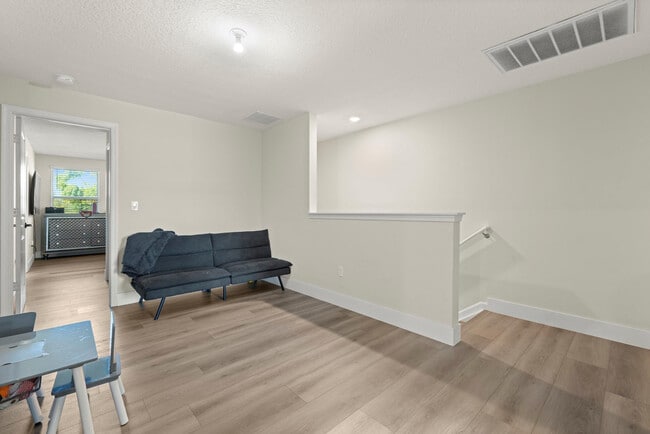 Building Photo - 1653 Lindley St