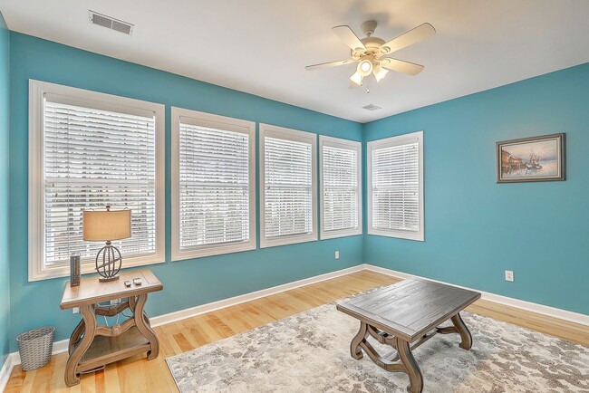 Building Photo - FULLY FURNISHED Mount Pleasant Home! 6 mon...