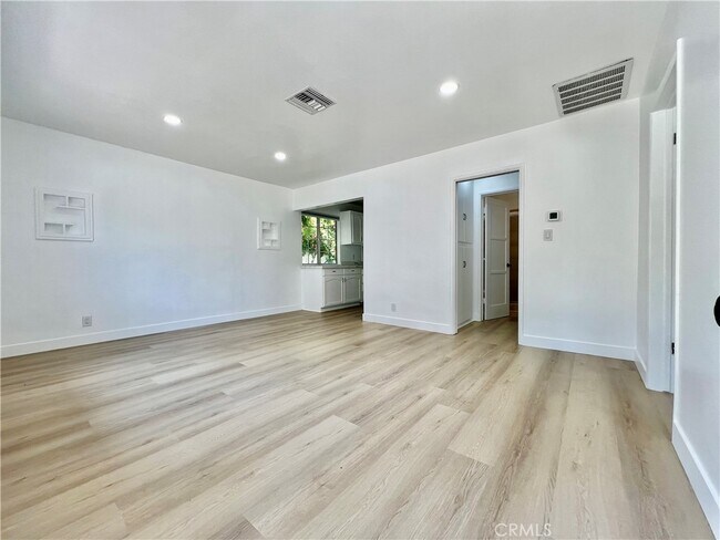 Building Photo - 12987 Correnti St