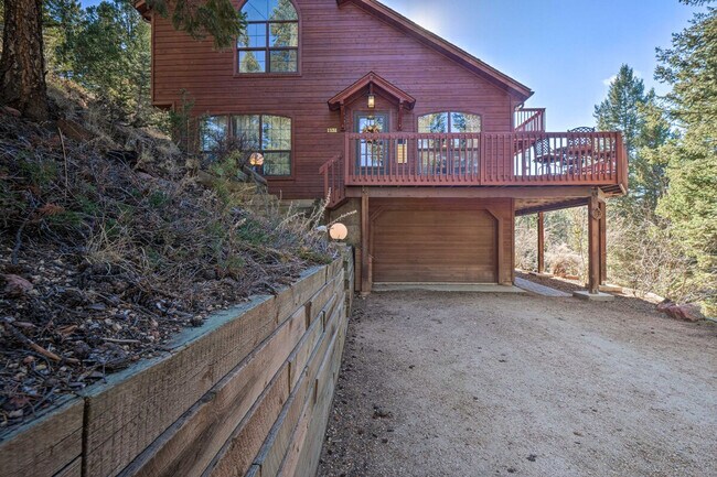 Building Photo - 1131 Pine Ridge Rd