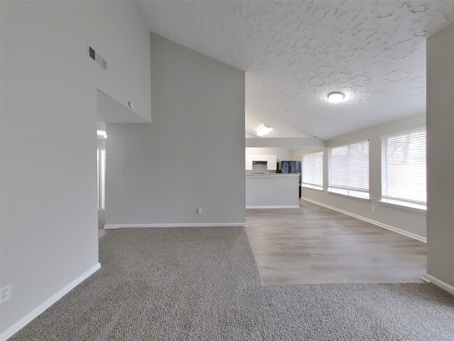 Building Photo - 10919 Almond Grove