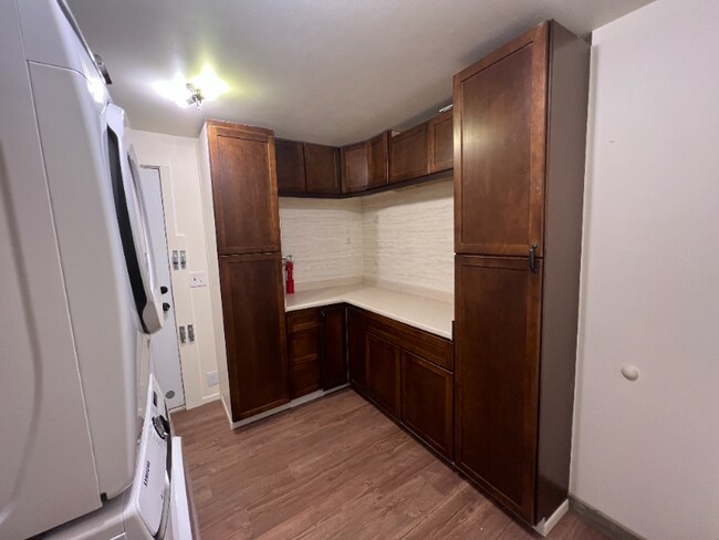 Building Photo - 2301 Lincoln