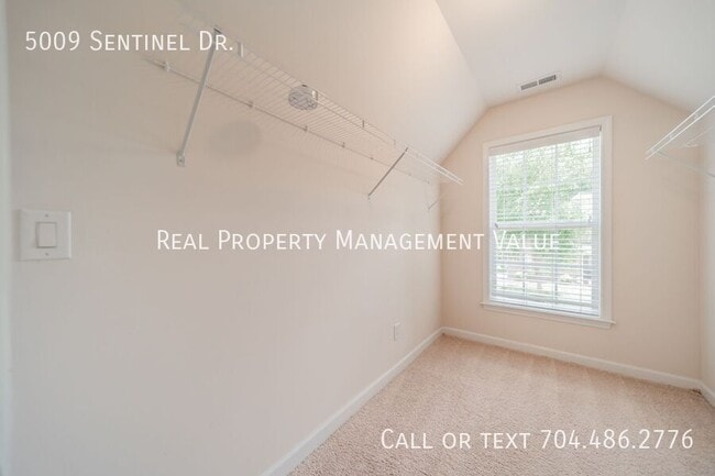 Building Photo - 5009 Sentinel Dr