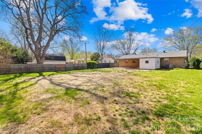 Building Photo - 4033 Woodgreen Terrace