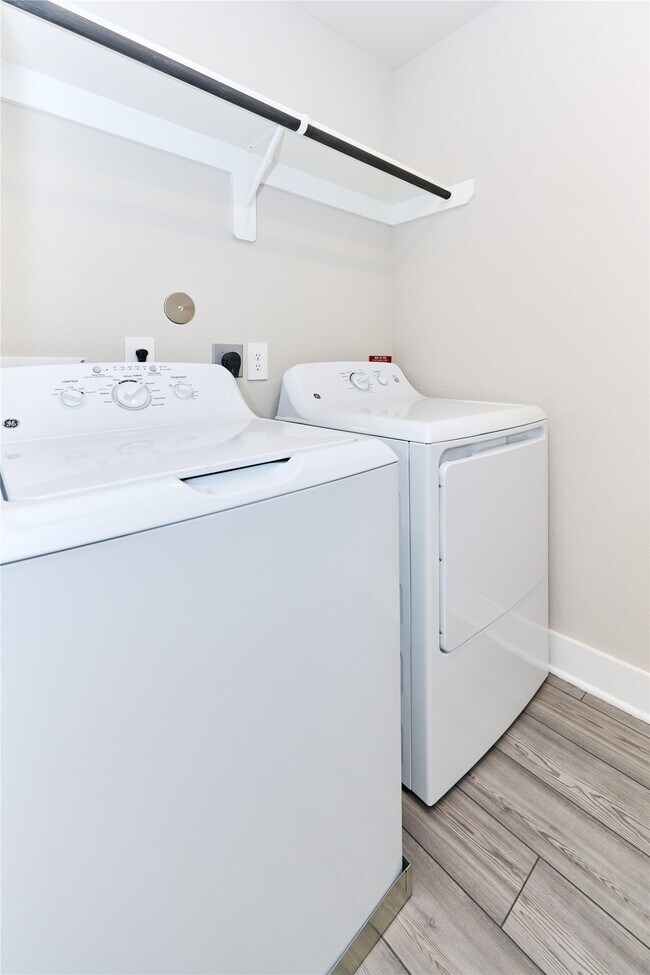 Building Photo - 10533 Preserve Wy