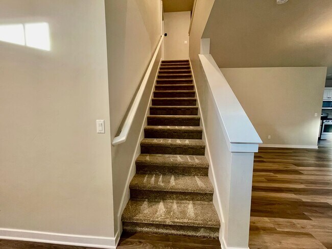 Building Photo - Spacious 3-bedroom and 2nd living room 2 1/2-full bath with New carpet, pad and LVT flooring