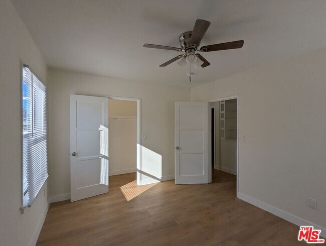 Building Photo - 6208 S Fairfax Ave