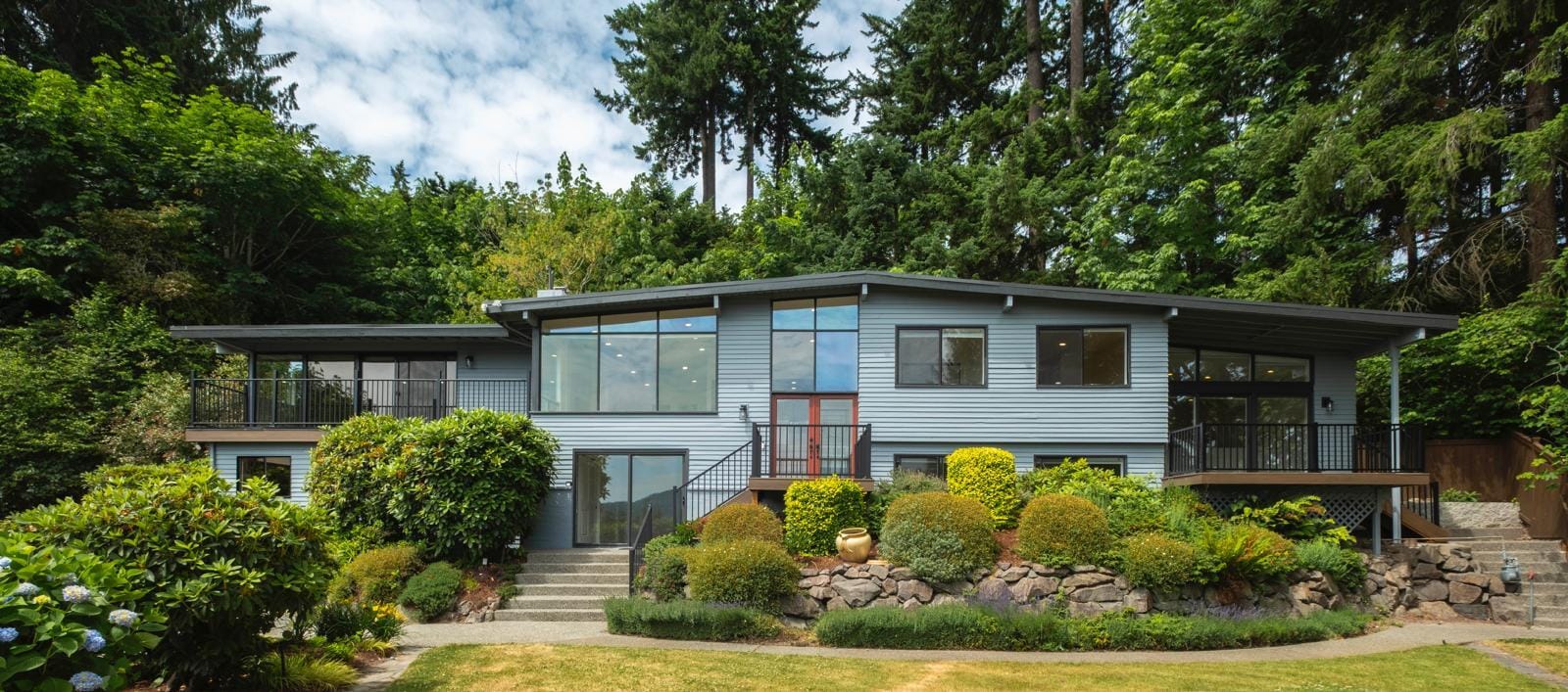 Building Photo - 639 W Lake Sammamish Pky NE