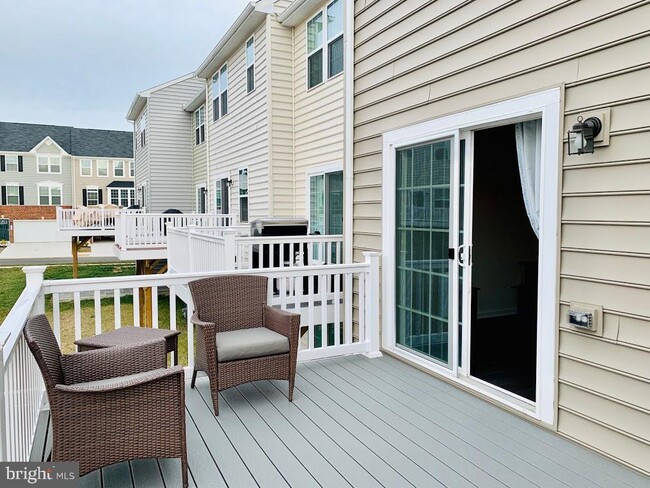 Building Photo - 408 Streamview Dr