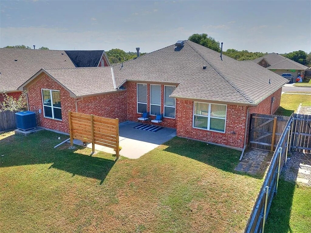 Building Photo - 2417 Arbor Dr