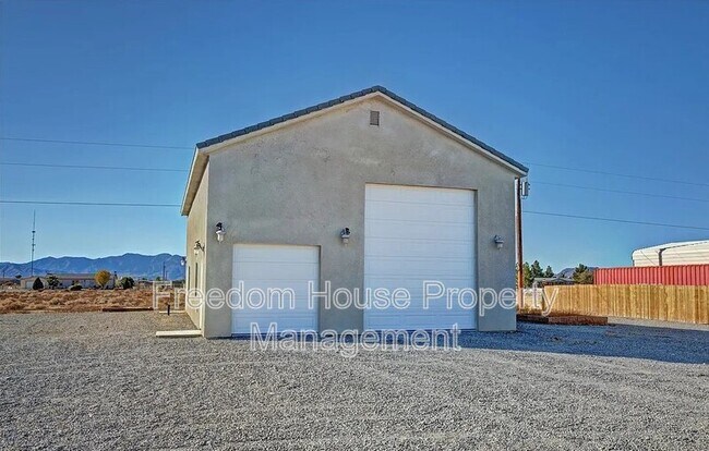 Building Photo - 3580 Prairie Ave