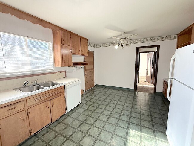 Building Photo - Four Bedroom Spacious Home Available