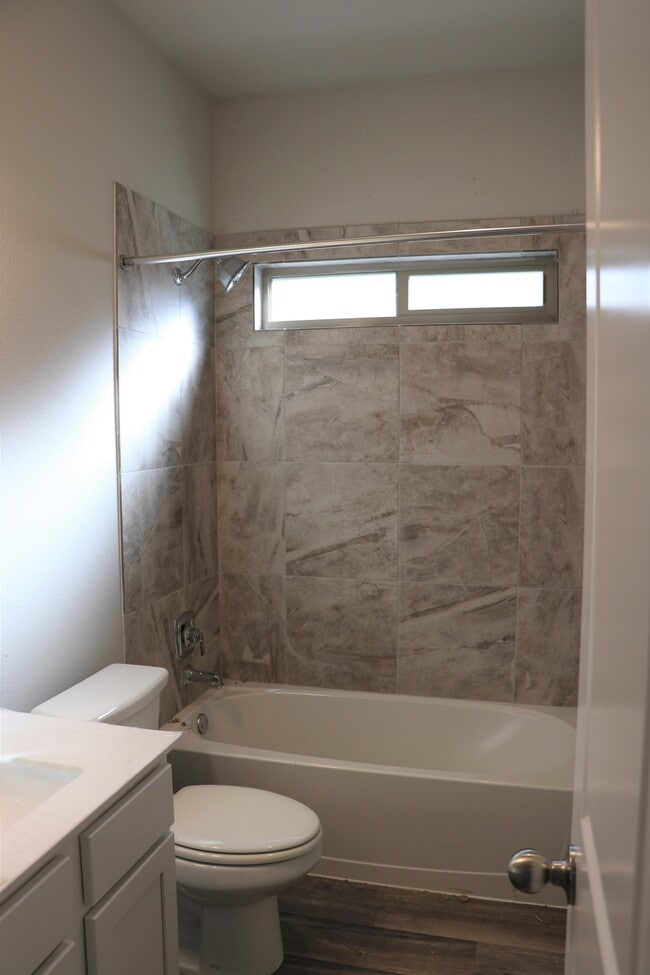 Building Photo - 612 Parkfield Ln