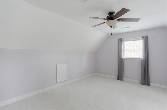 Building Photo - 613 Greyshire Dr