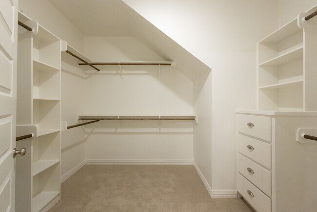 Building Photo - Brand New Townhome for Lease Available July!