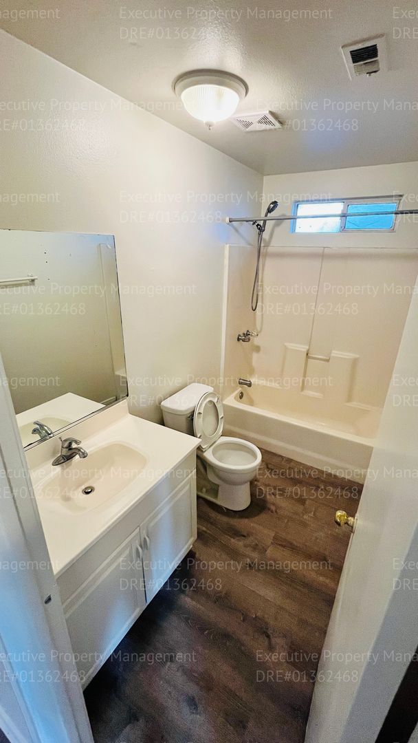 Building Photo - 1142 8th Pl