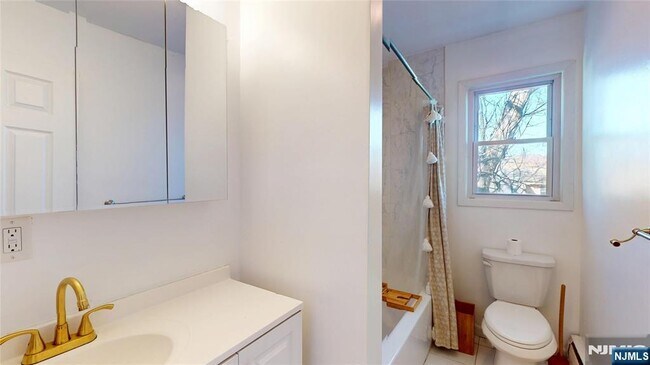 Building Photo - 121 3rd St