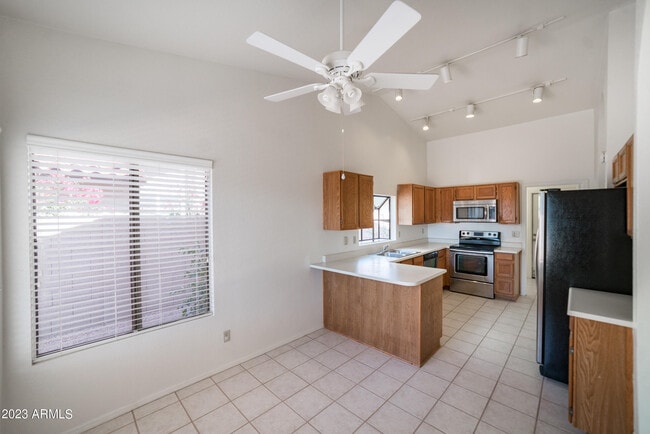 Building Photo - 9210 N 104th Pl