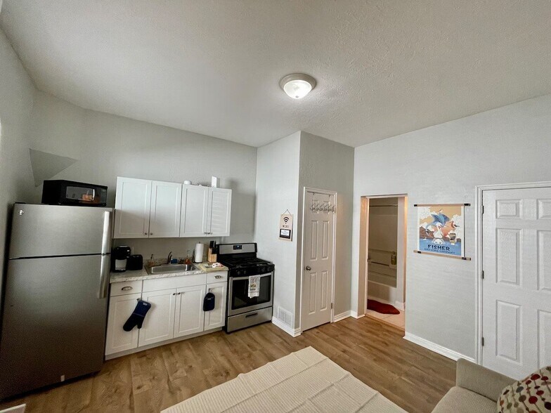Building Photo - 162 N 600 W