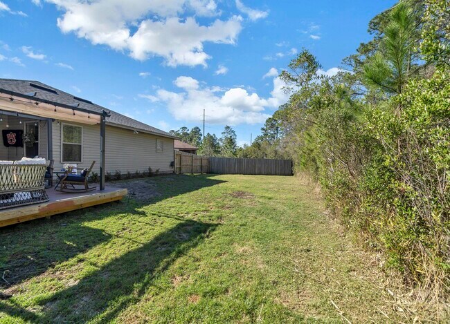 Building Photo - 8390 Island Dr