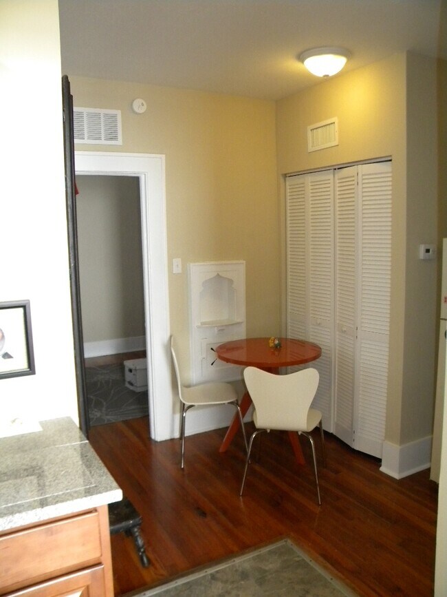 Eating Space - 2331 Riverside Ave