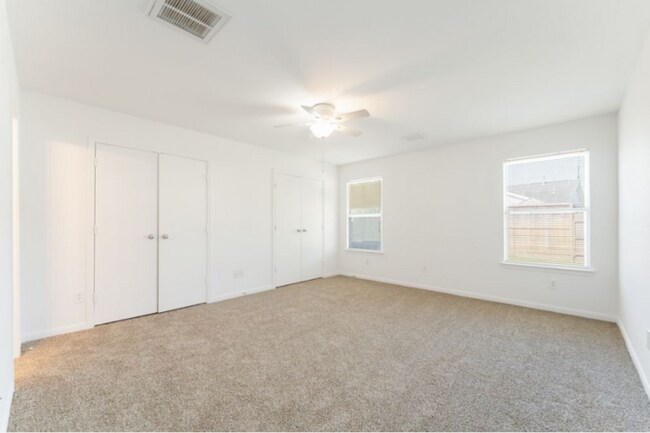 Building Photo - Stylish 3-Bedroom, 2-Bath in a Vibrant Spr...