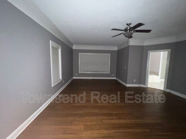 Building Photo - 305 W Summerchase Dr