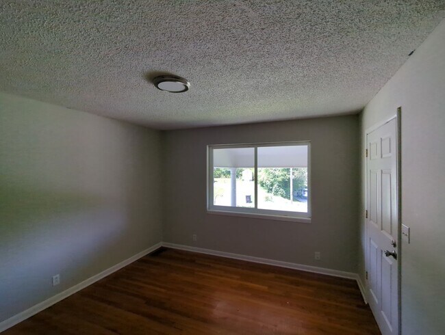 Building Photo - 124 Callan Dr