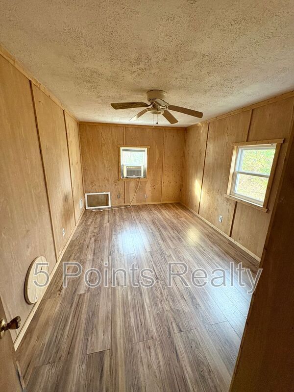 Building Photo - 7435 Cycle Ln