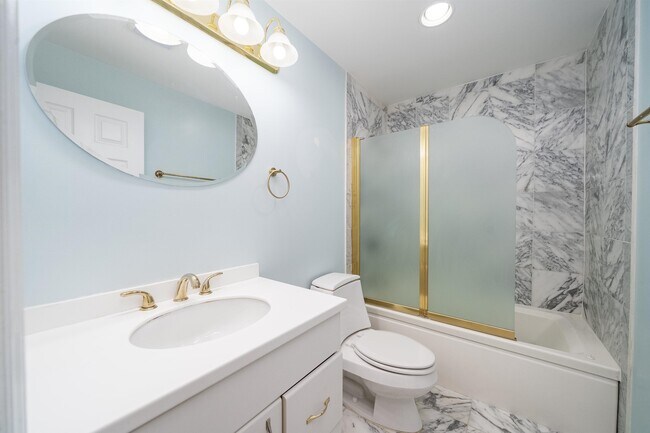 Building Photo - 206 Shearwater Ct W