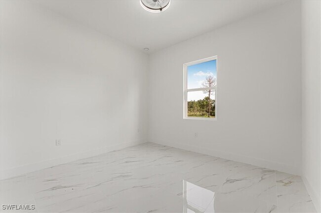 Building Photo - 2941 37th Ave NE