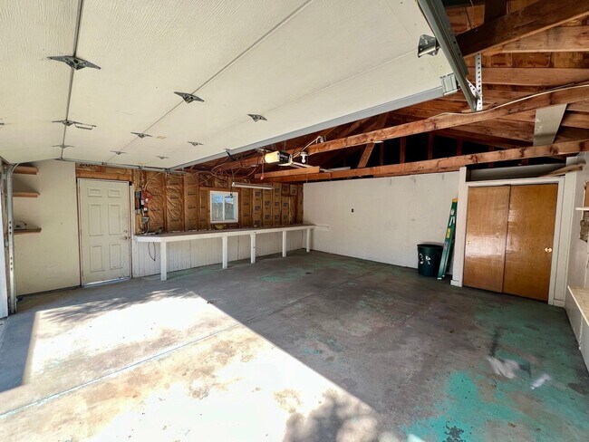 Building Photo - 1405 16th Ave