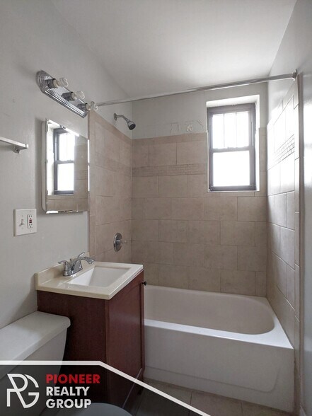 Building Photo - 2842 N Orchard St