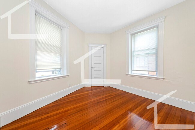 Building Photo - 9/1 Fully renovated 3BR in Oak Sq, w/d in unit!