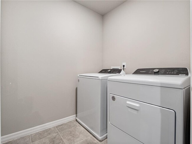 Building Photo - 658 Legacy Lp