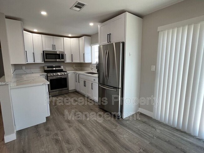 Building Photo - 5741 Calle Sal Si Puedes