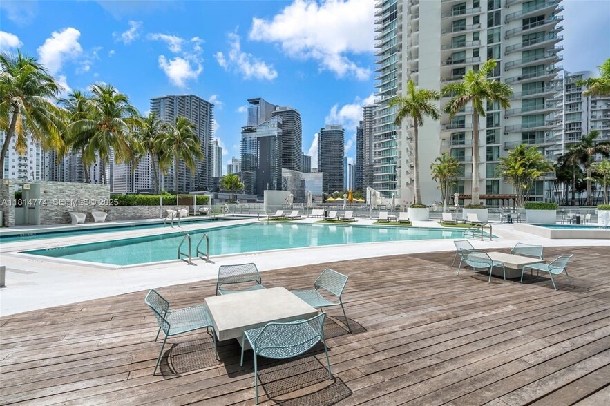 Building Photo - 90 SW 3rd St