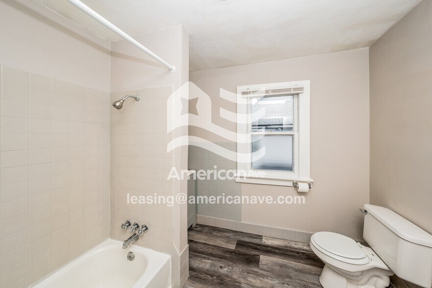 Building Photo - 709 W Broad St