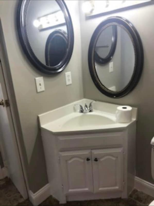 Building Photo - 6821 Wildwood Ct