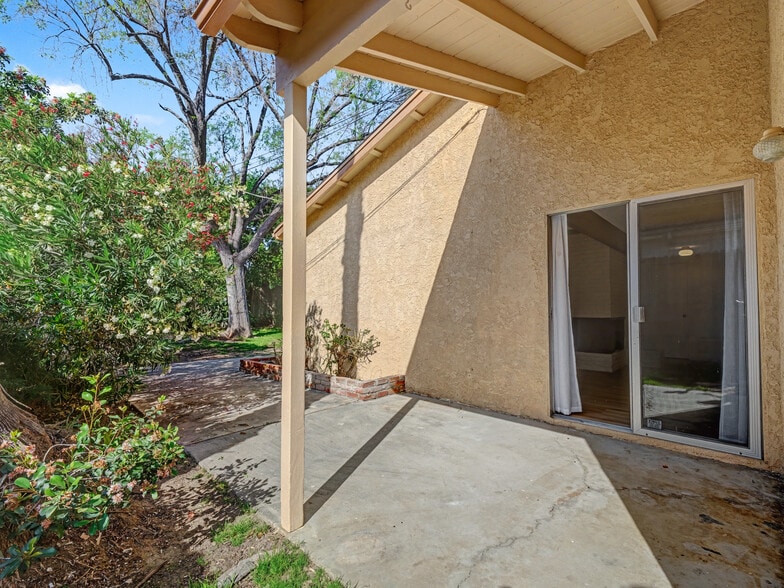 Building Photo - 4413 Canoga Dr