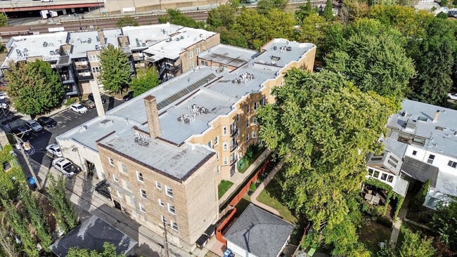 Building Photo - 3918 N Kedvale Ave
