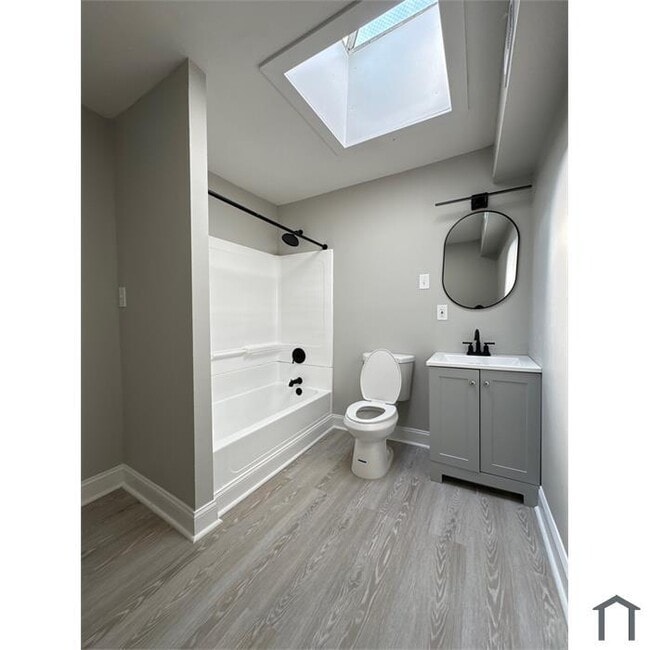 Building Photo - 2 Bedroom Spacious Home