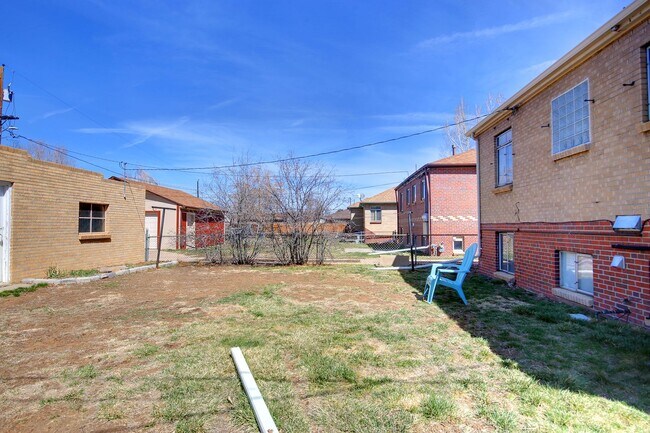 Building Photo - 3361 Leyden St