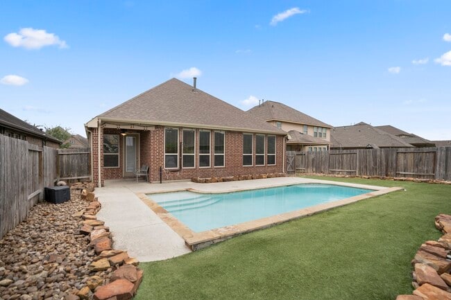 Building Photo - 22310 Taren Ct