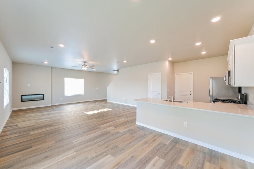 Building Photo - 7412 Poudre St