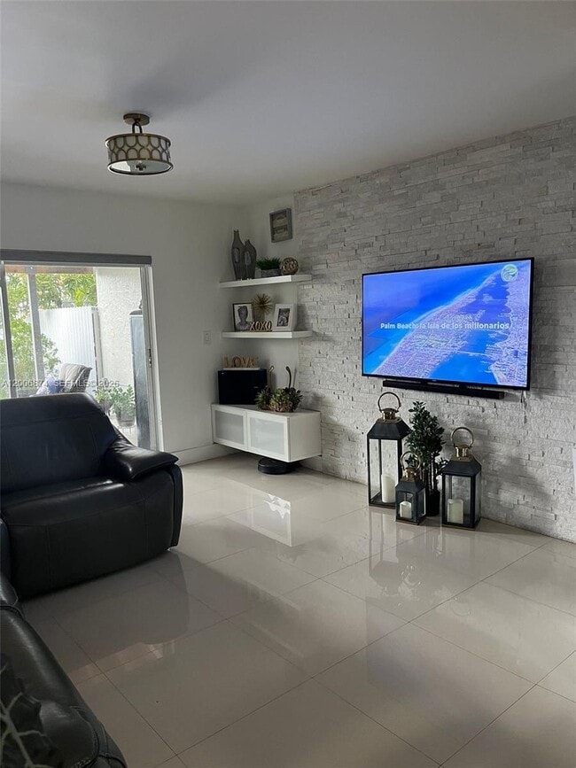 Building Photo - 1155 NW 123rd Ct