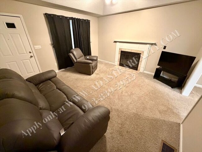 Building Photo - Beautiful Ranch Home in Park Hill School District-Available NOW!